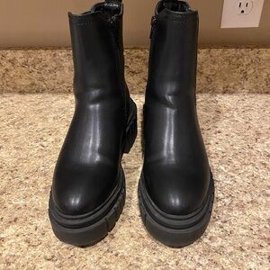 Target Wild Fable combat boot’s. Women’s 6.5 black